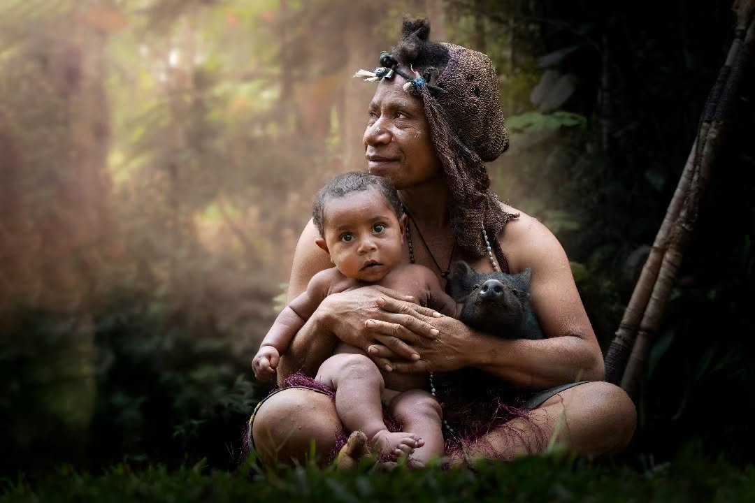 A loving Melpa tribe family, Papua New Guinea. ❤️

Here,  pigs are far more than livestock; they are the fundamental currency of wealth, social status, and power.

Join us in 2027 to experience these amazing intact cultures and connect with the peopl