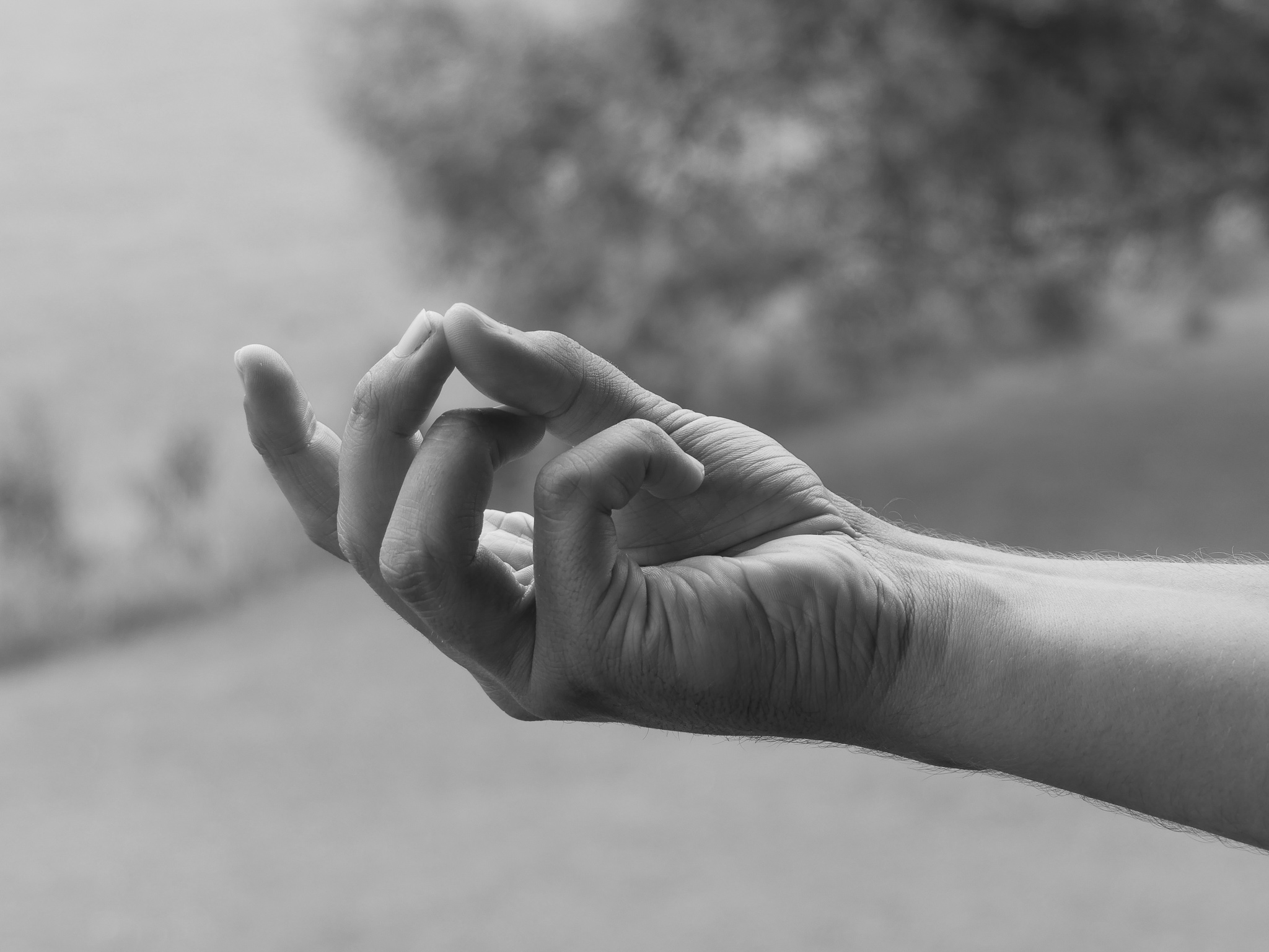 Bronchien-Mudra zur Unterstützung der Atemfunktion in der ersten Ausführung