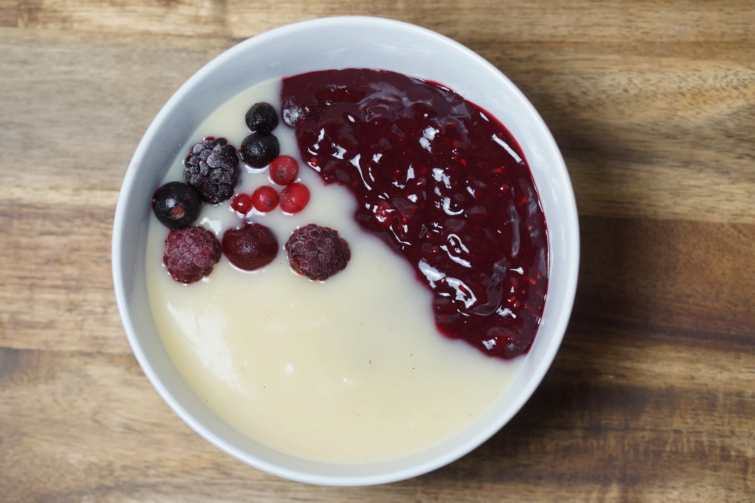 Fruchtige Rote Grütze: So bereitest Du die leckere Beilage oder das Dessert zu