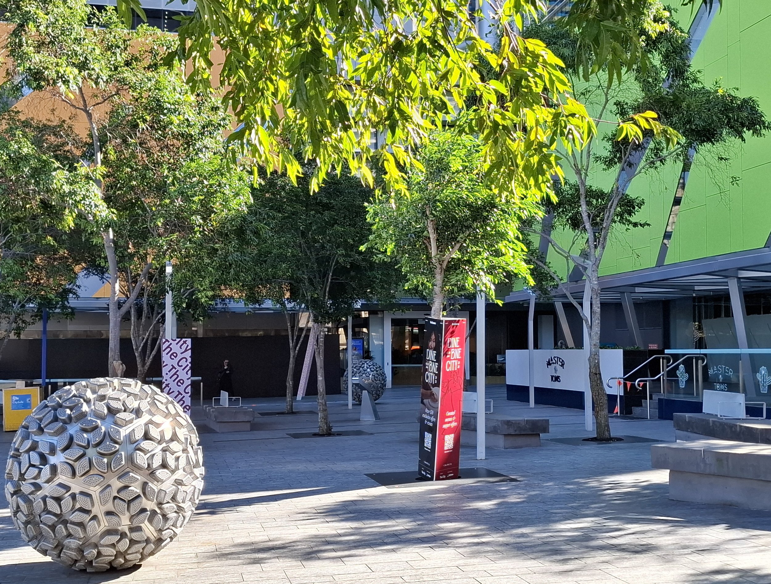 Queen St