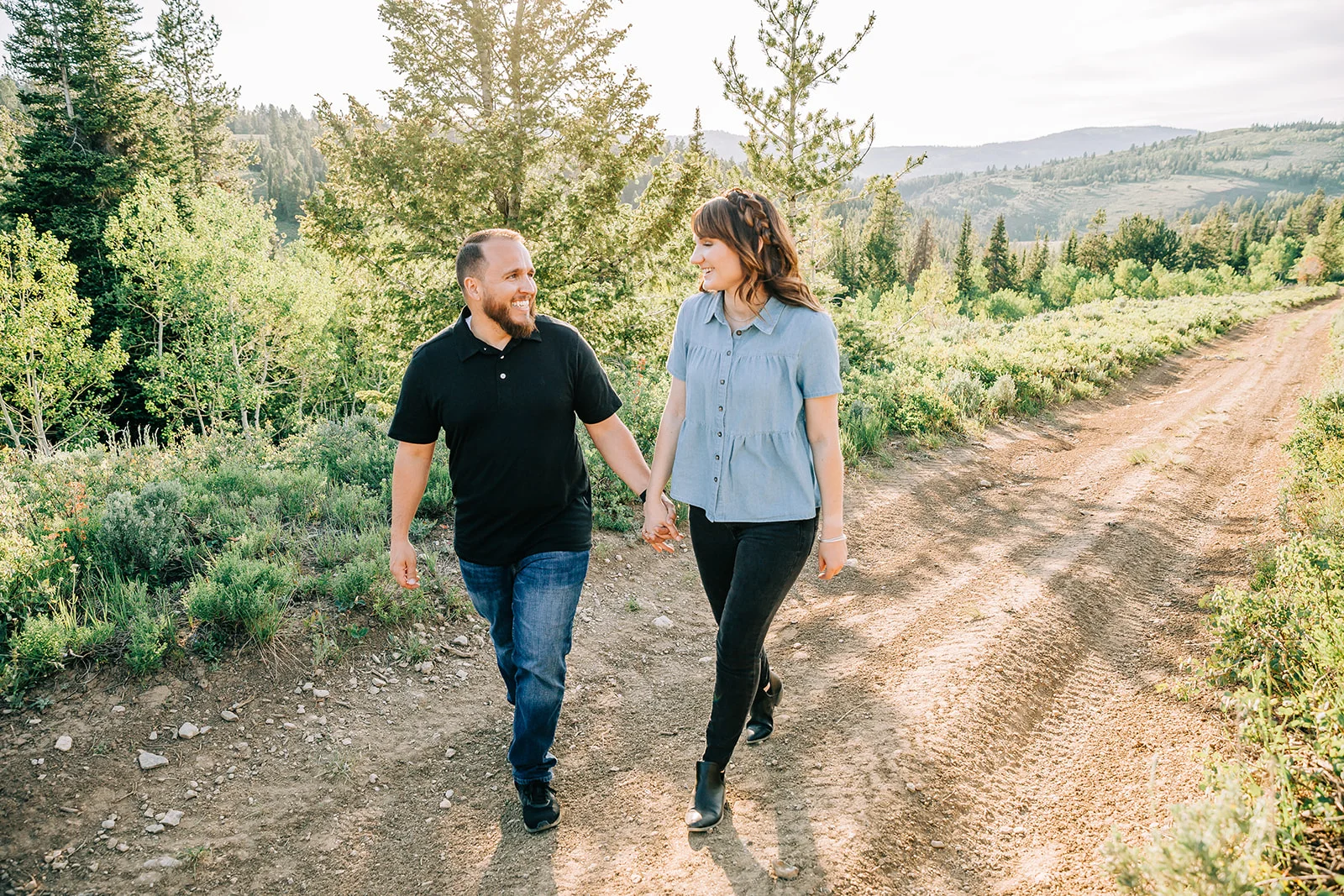 Engagement outfit inspo walking on a trail in the mountains Logan, Utah engagement photographer Bella Alder Photography engagements for an upcoming utah wedding #bellaalderphoto #engagements #utahengagements #engagementphotographer #engagementphotography #loganutahengagementphotographer #utahengagements #utahengagementphotographer #mountains #mountainengagements #weddingplanning #utahwedding