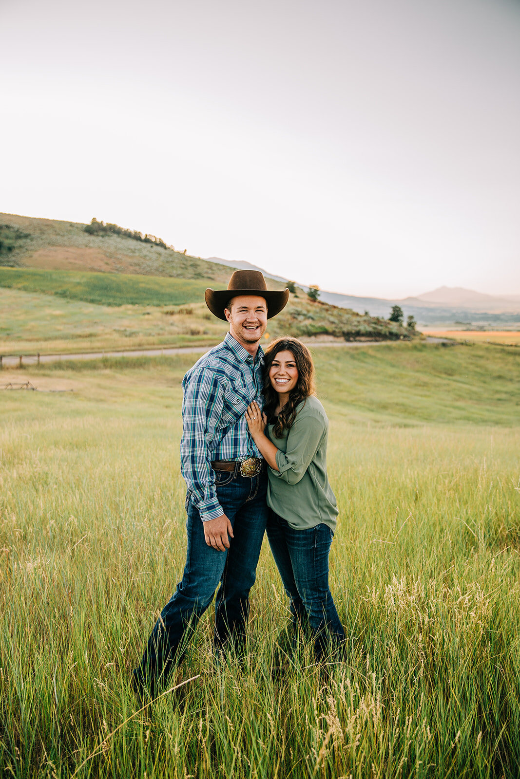  engagement session small town love country love swing dancing cowboy hat grass fields what to wear to engagements couple posing ideas professional cache valley photographer cache valley wedding photographer simple posing engagement picture inspo sta