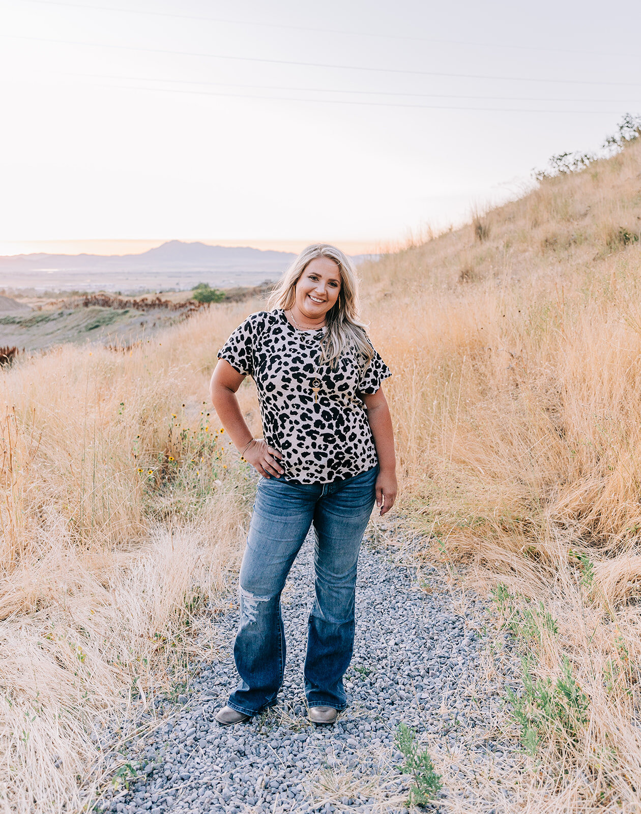  cheetah print with jeans classic look northern utah women's fashion casual style online clothing boutique with new storefront in tremonton utah northern utah commercial photographer bella alder photography tons of experience taking pictures for nort