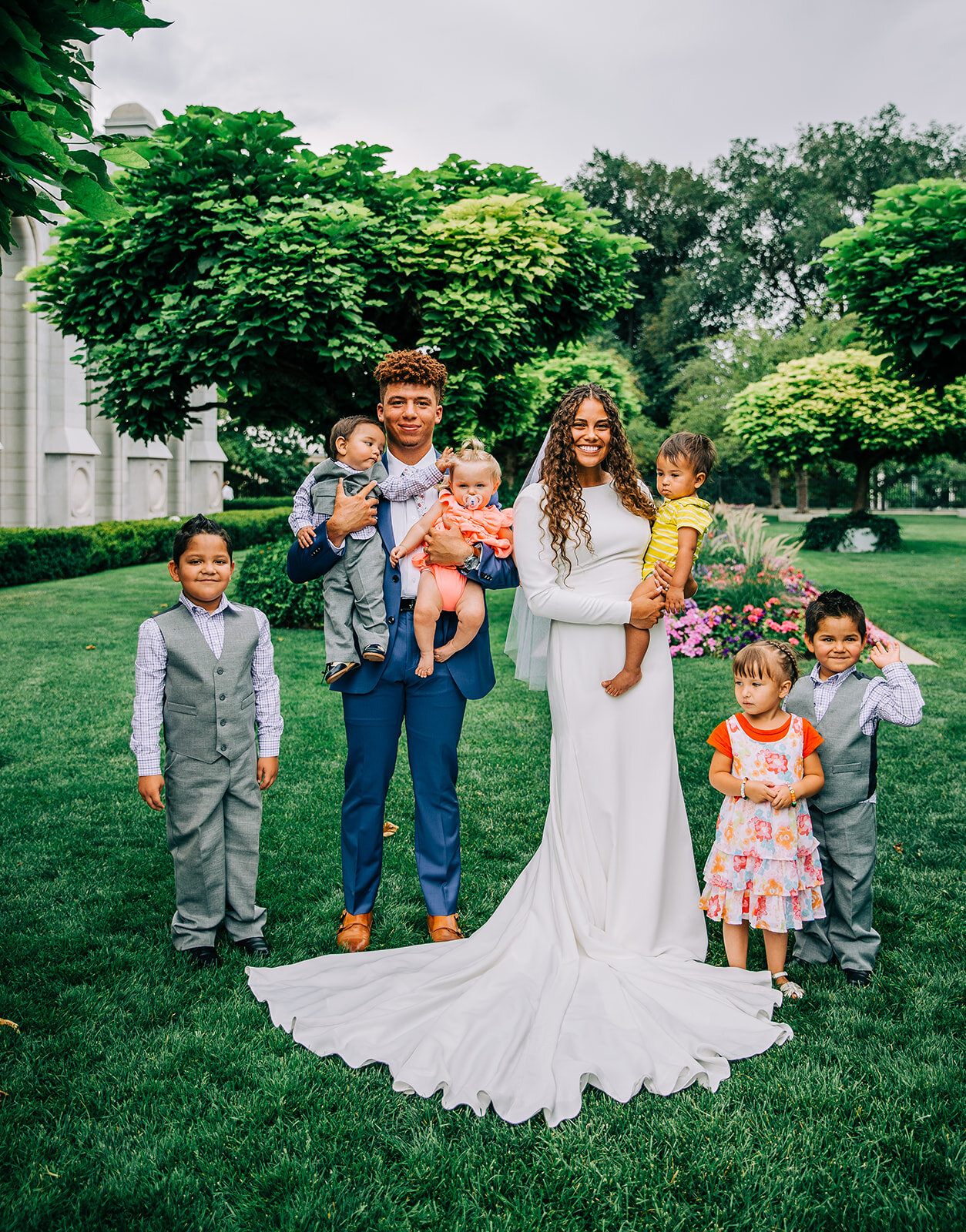  bride and groom with all the nieces and nephews flower girl ring bearer little kids boys and girls with newlyweds bridal attire inspo mormon wedding cheap wedding ideas affordable wedding photographer bella alder photography salt lake city utah wedd