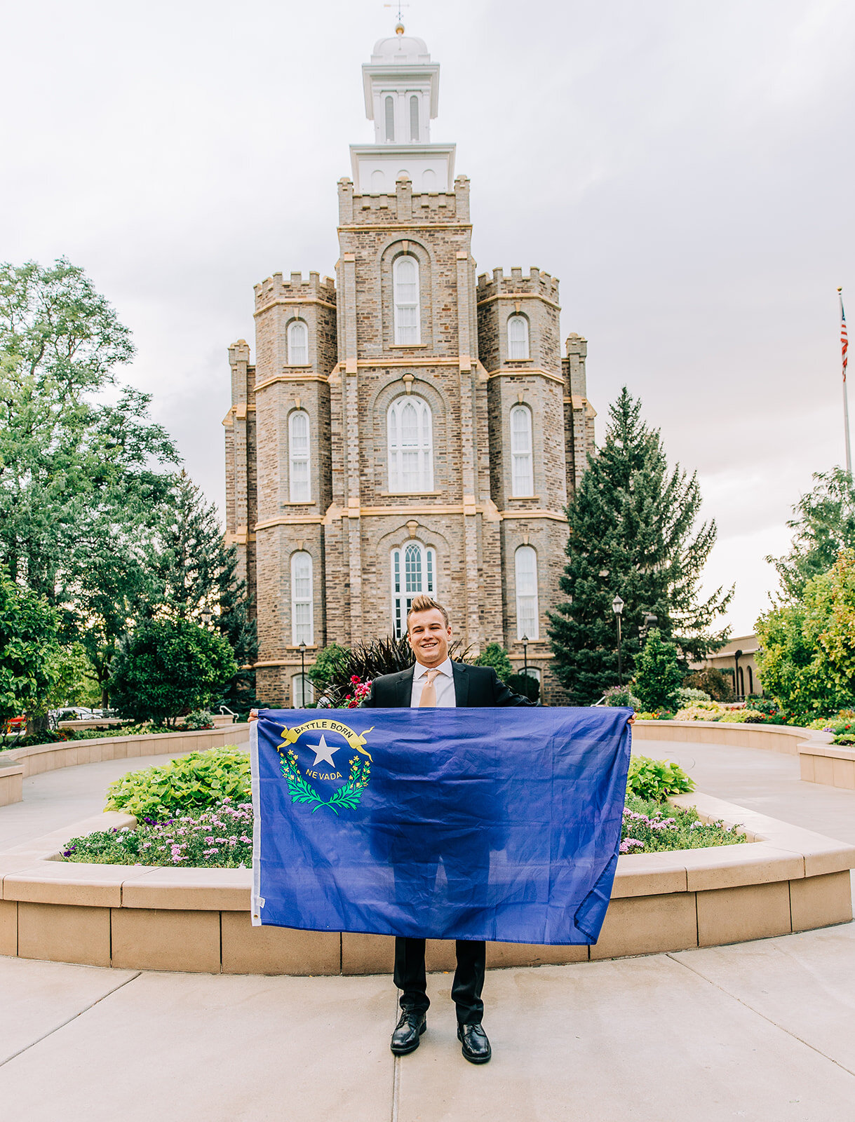  new missionary called to serve las vegas nevada state flag logan utah temple missionary pictures professional photographer bella alder photography missionary photo shoot idea #bellaalderphoto #missionary #missionaryportraits #missionpics #missionary