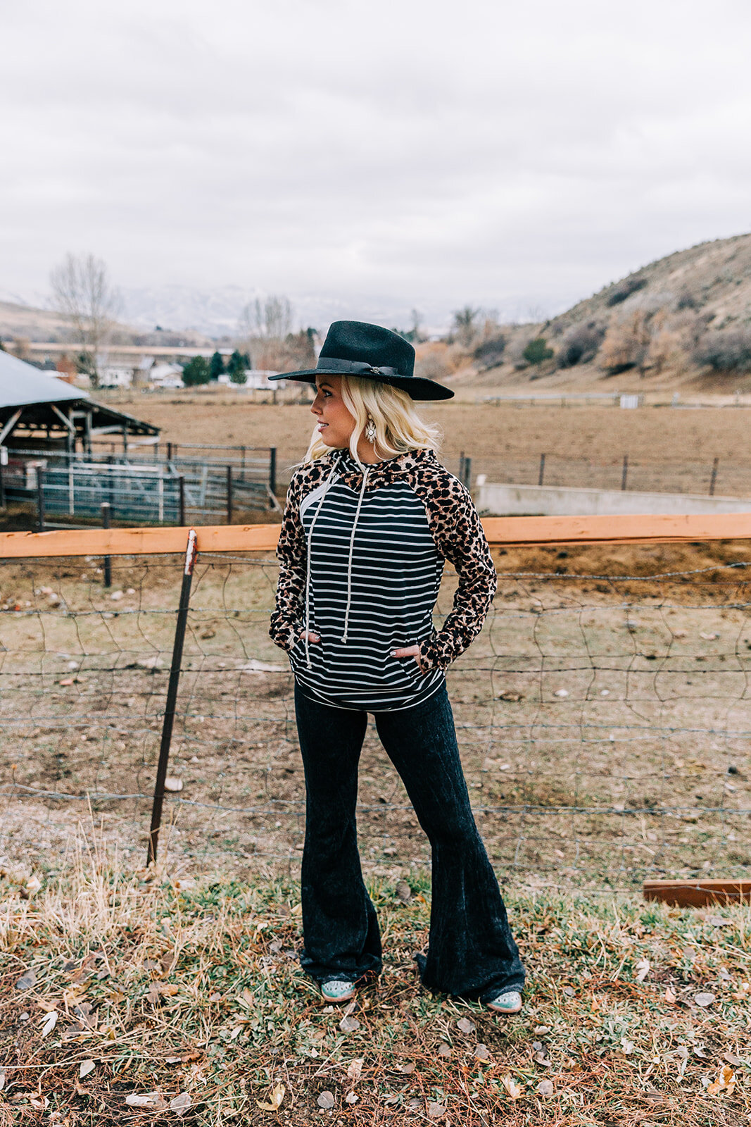  black cowgirl hat stripe and cheetah block sweatshirt bell bottoms long hairstyles hair and makeup inspiration country style professional photographers in utah commercial photographers in utah horses wild rag boutique commercial photography product 