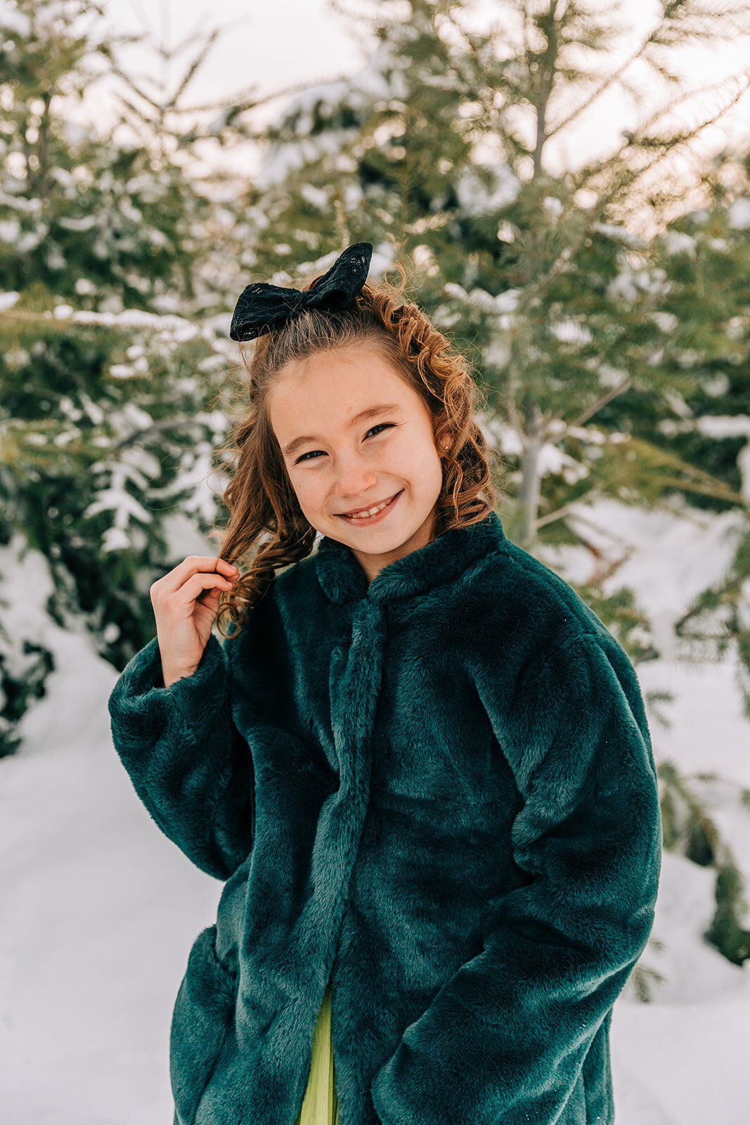  fuzzy coat green tulle dress ponytail hairstyle ideas bow winter fashion family pictures daughters family picture styling inspiration family pose ideas winter photoshoot snowy pictures adams acres tree farm family photographers in utah professional 