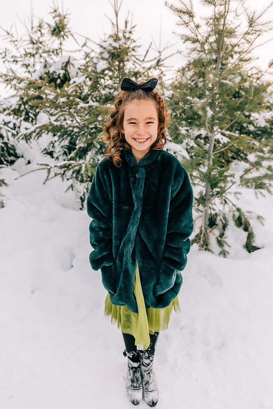  fuzzy teal coat green tulle dress curled ponytail hairstyles winter fashion family pictures daughters family picture styling inspiration family pose ideas winter photoshoot snowy pictures adams acres tree farm family photographers in utah profession