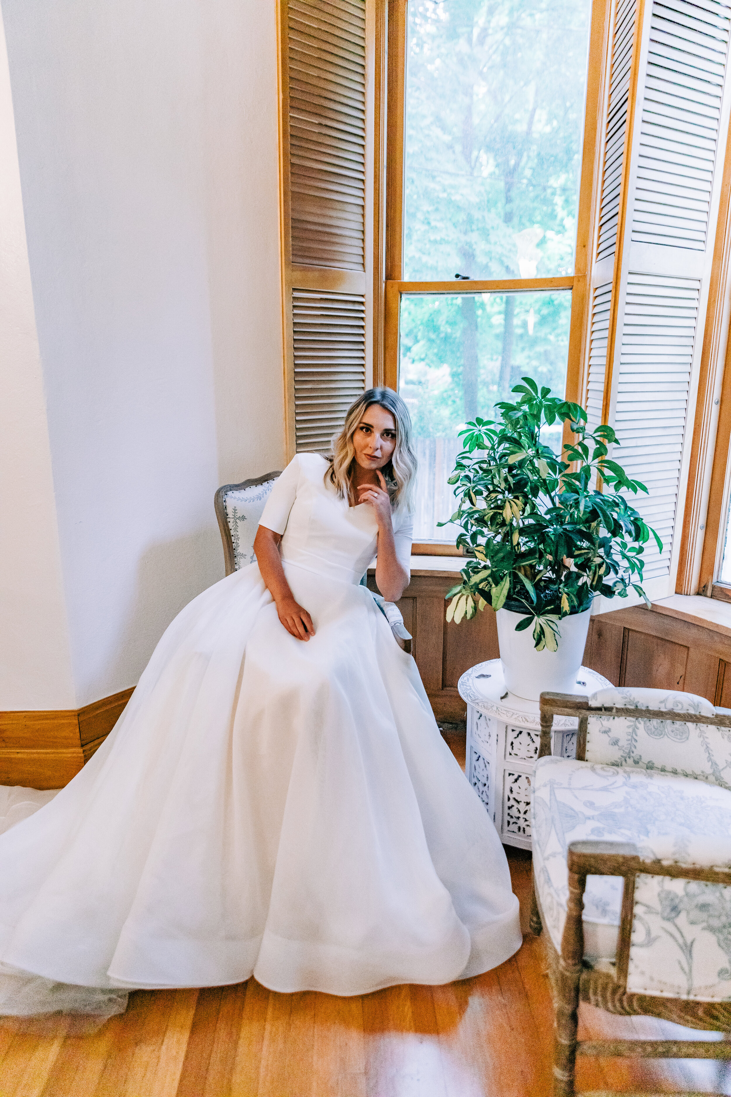  A gorgeous chic bride in a romantic ball gown wedding dress by Elizabeth Cooper Design. Bridal sitting pose inspiration elegant and romantic wedding dress inspiration Utah bridal wedding dress inspiration ideas and goals wedding aesthetic inspiratio