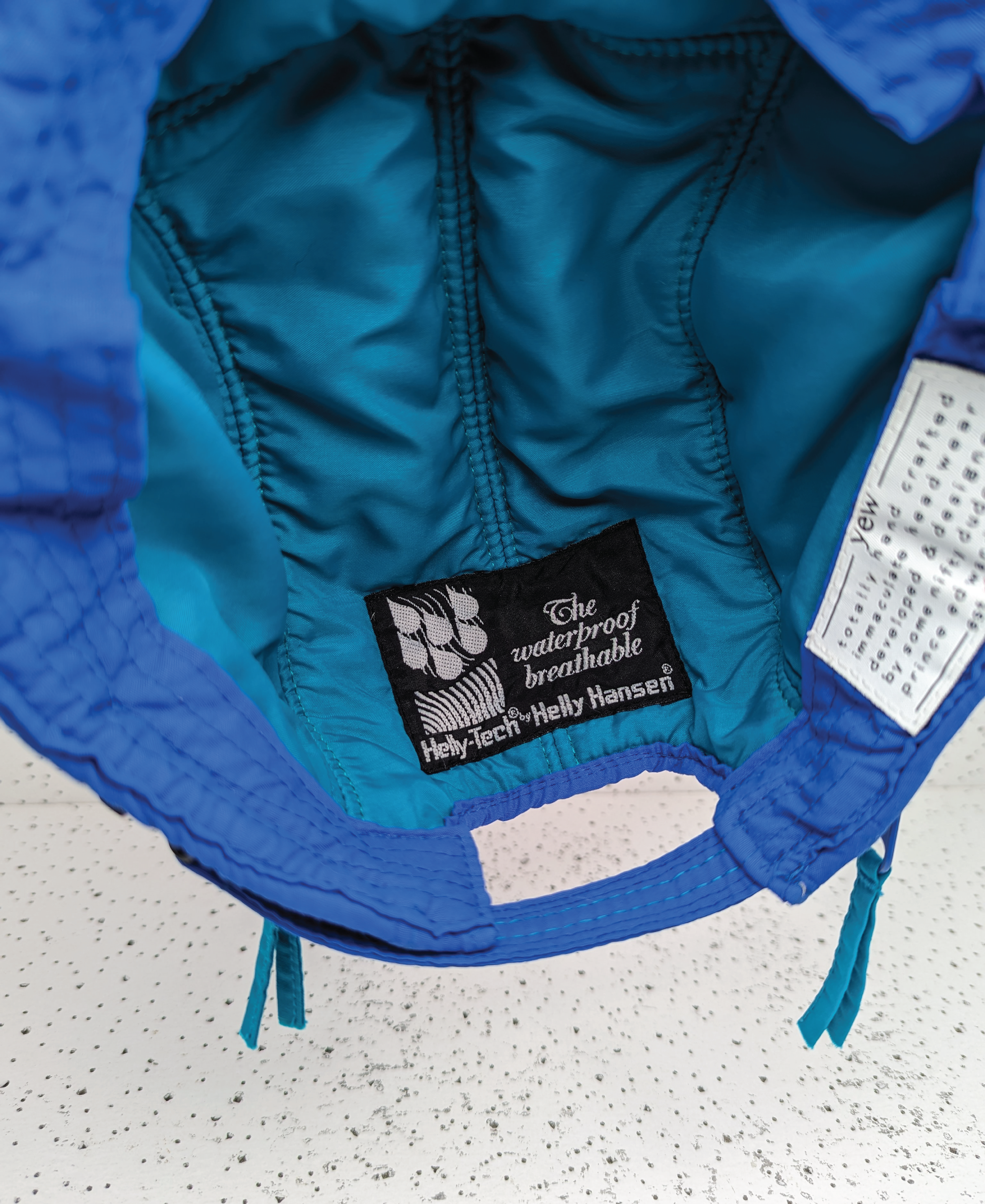 Helly Hansen Posts-10.png