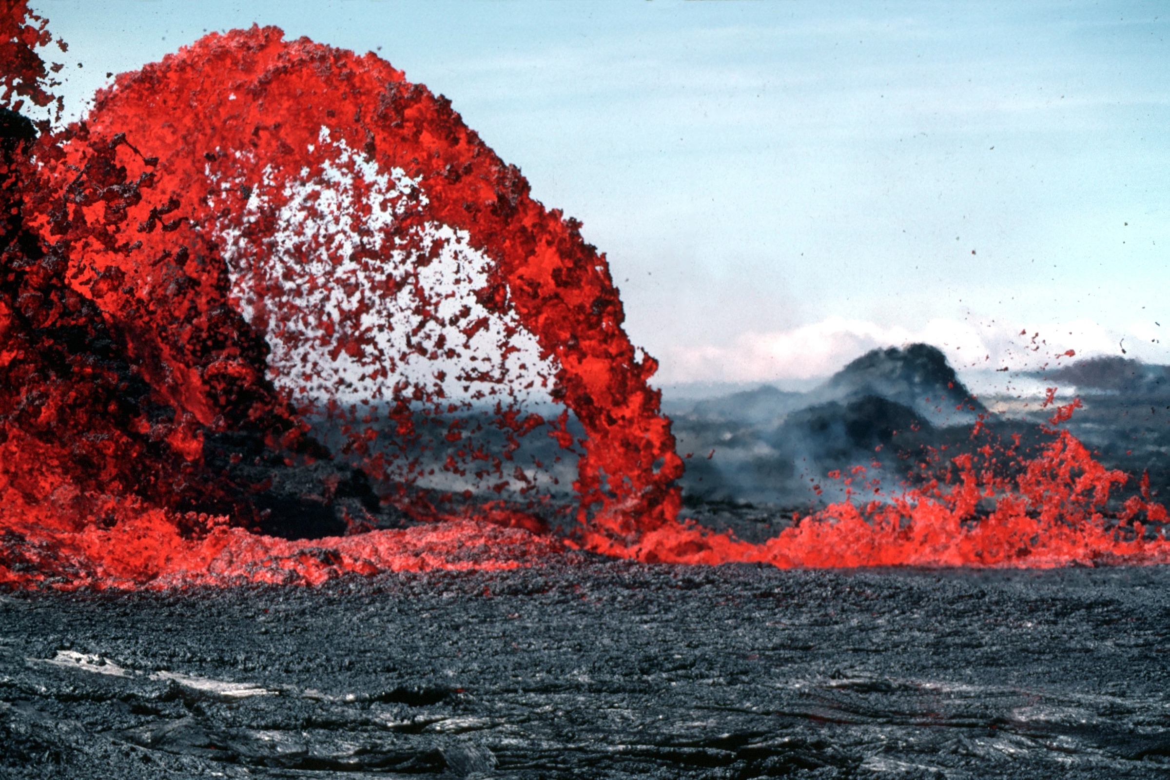 lava-magma-volcanic-eruption-glow-73830.jpeg