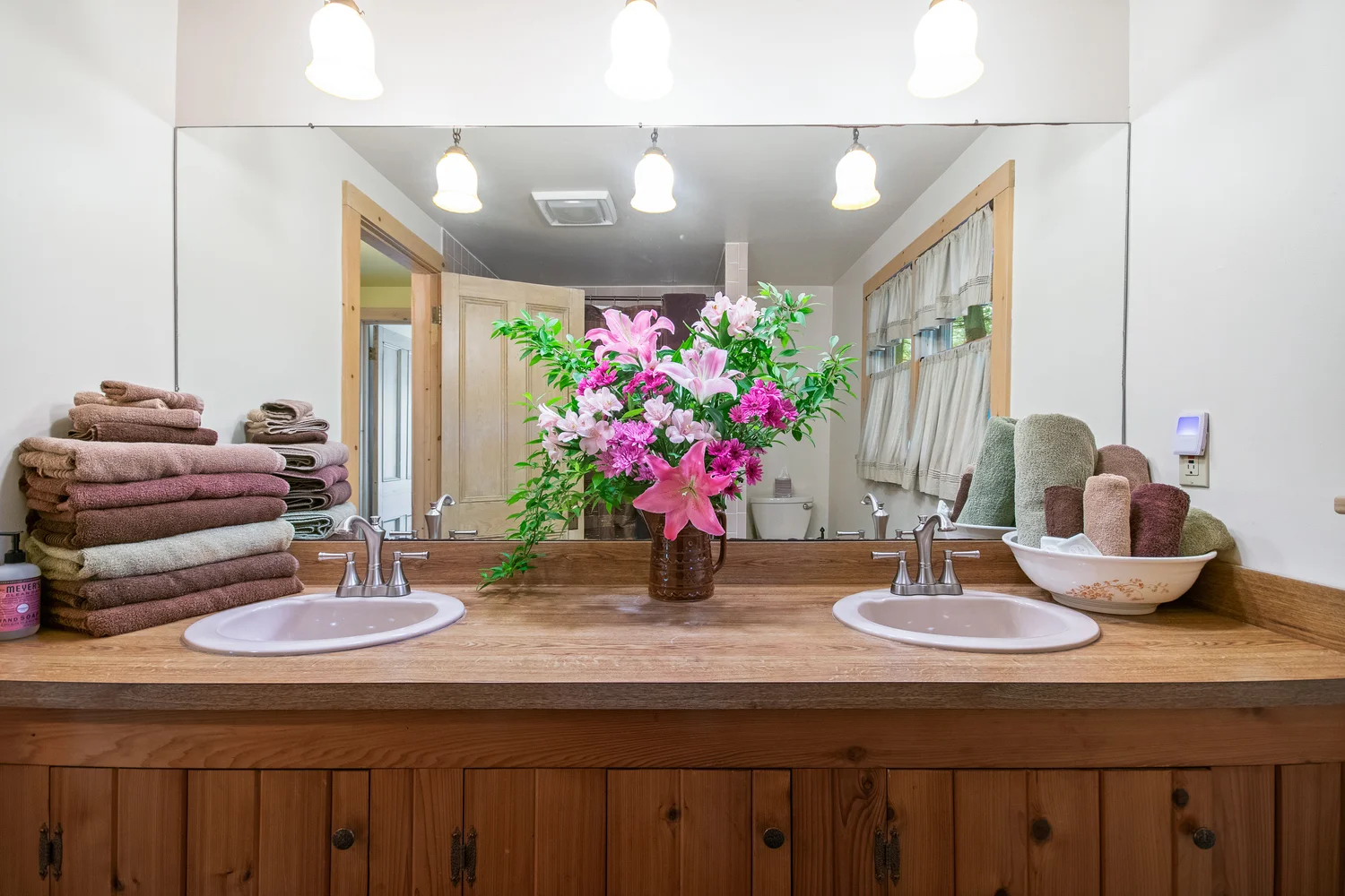 Walpack Cabin interior