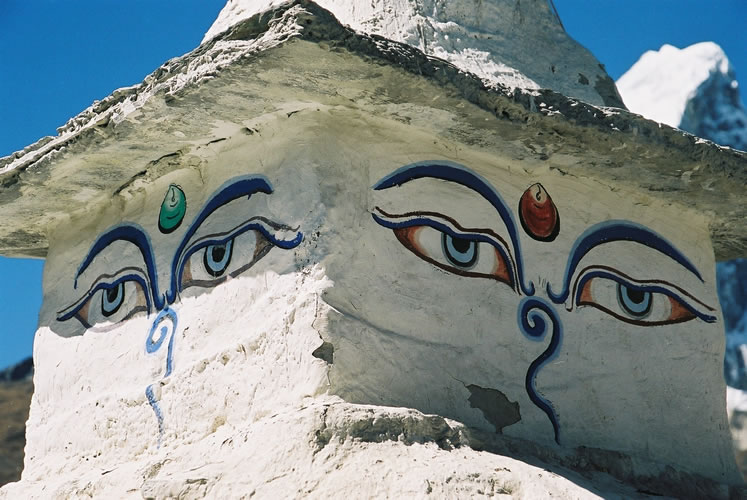 Annabel_Illingworth_Nepal_budda_eyes_dingboche.jpg