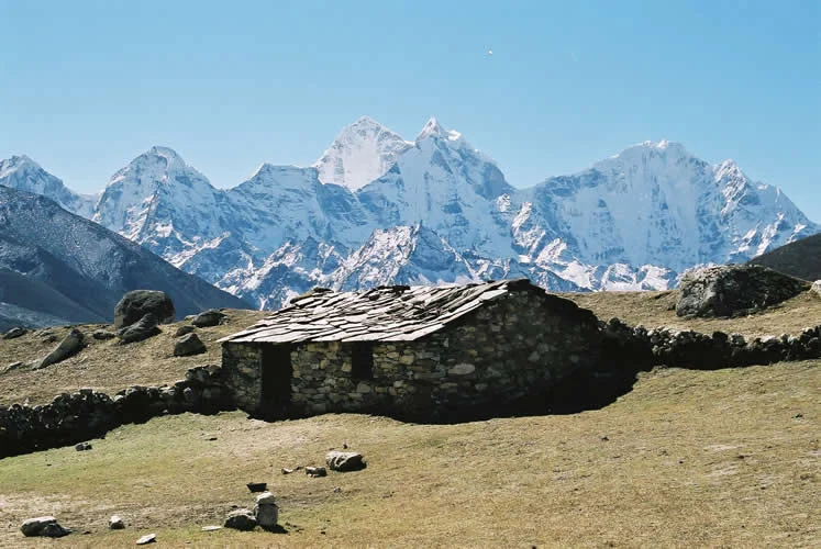 Annabel_Illingworth_Nepal_pasture_house_above_dingboche.jpg