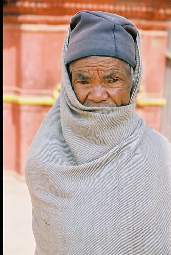 Annabel_Illingworth_Nepal_poor_man_bhaktapur.jpg