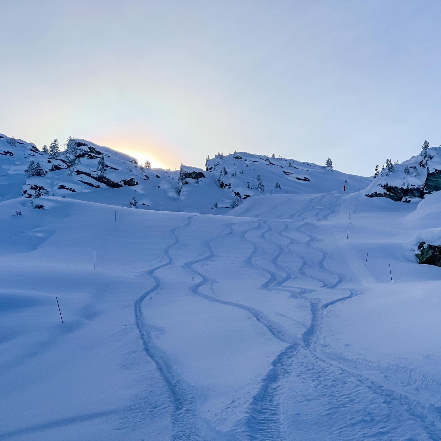 Dreamy conditions today in Courchevel, with fluffy powder &amp; corduroy. And only seconds to get on to the slopes from our private chalet @ultimacourchevel set alongside the Belvedere piste. When it&rsquo;s time to call it a day, the ski butlers are