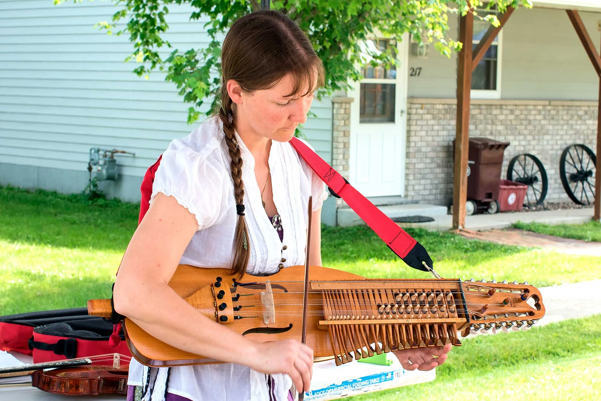 Janette Dragsvold playing the Nyckelharpa