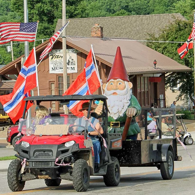 gd-parade-gnome-ole-lena.jpg