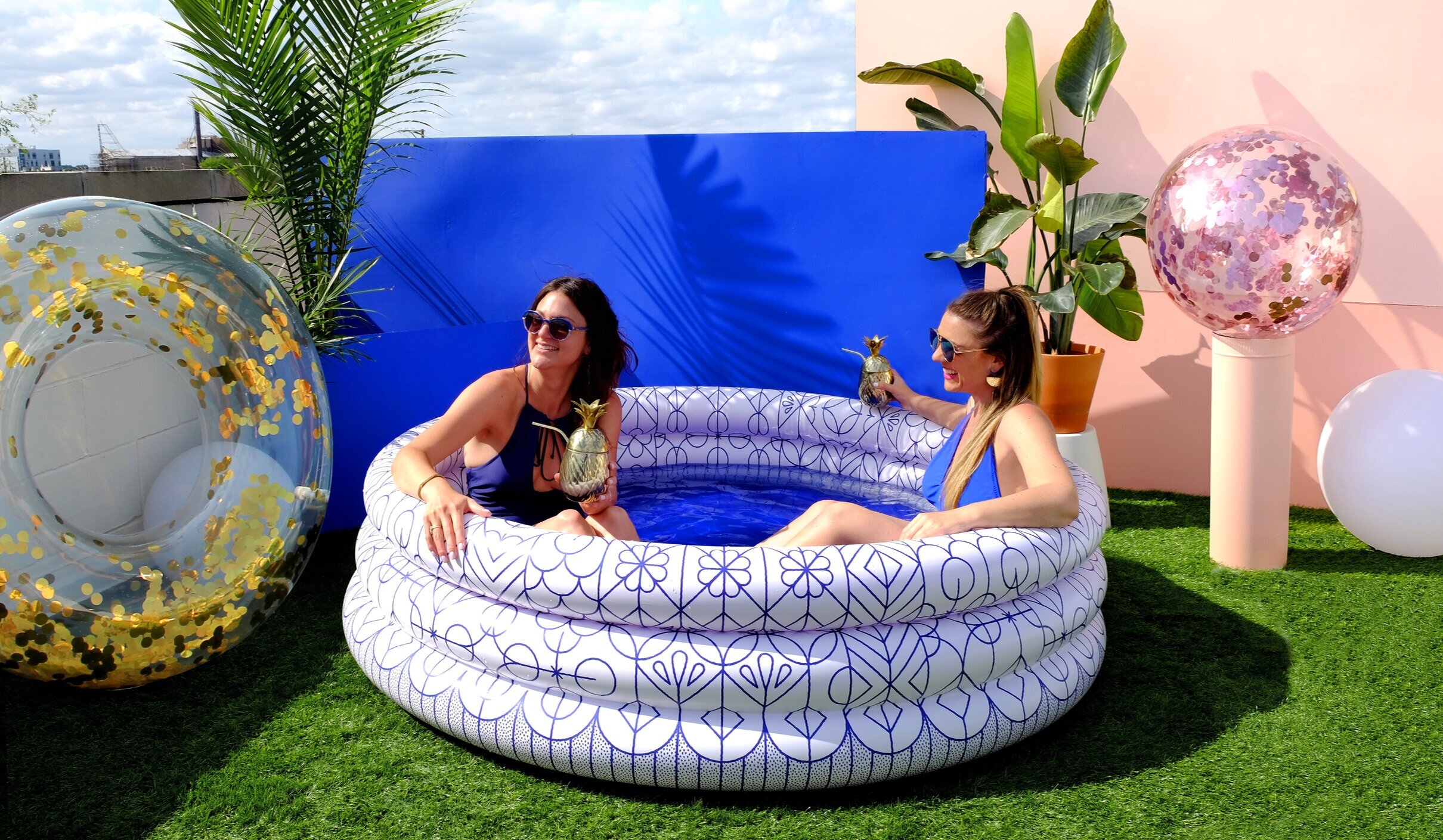 the SPLASH OUTSIDE THE LINES luxe inflatable pool — MINNIDIP LUXE  INFLATABLE POOLS BY LA VACA