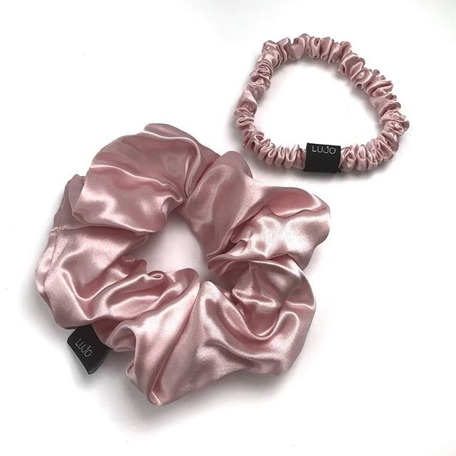 Silk Scrunchies back in stock! 
Why use a silk scrunchie? 
Silk scrunchies protect your curls by reducing friction, unlike traditional hair elastics, they slip in and out of your hair with ease and will not tangle or pull out your precious locks.

No