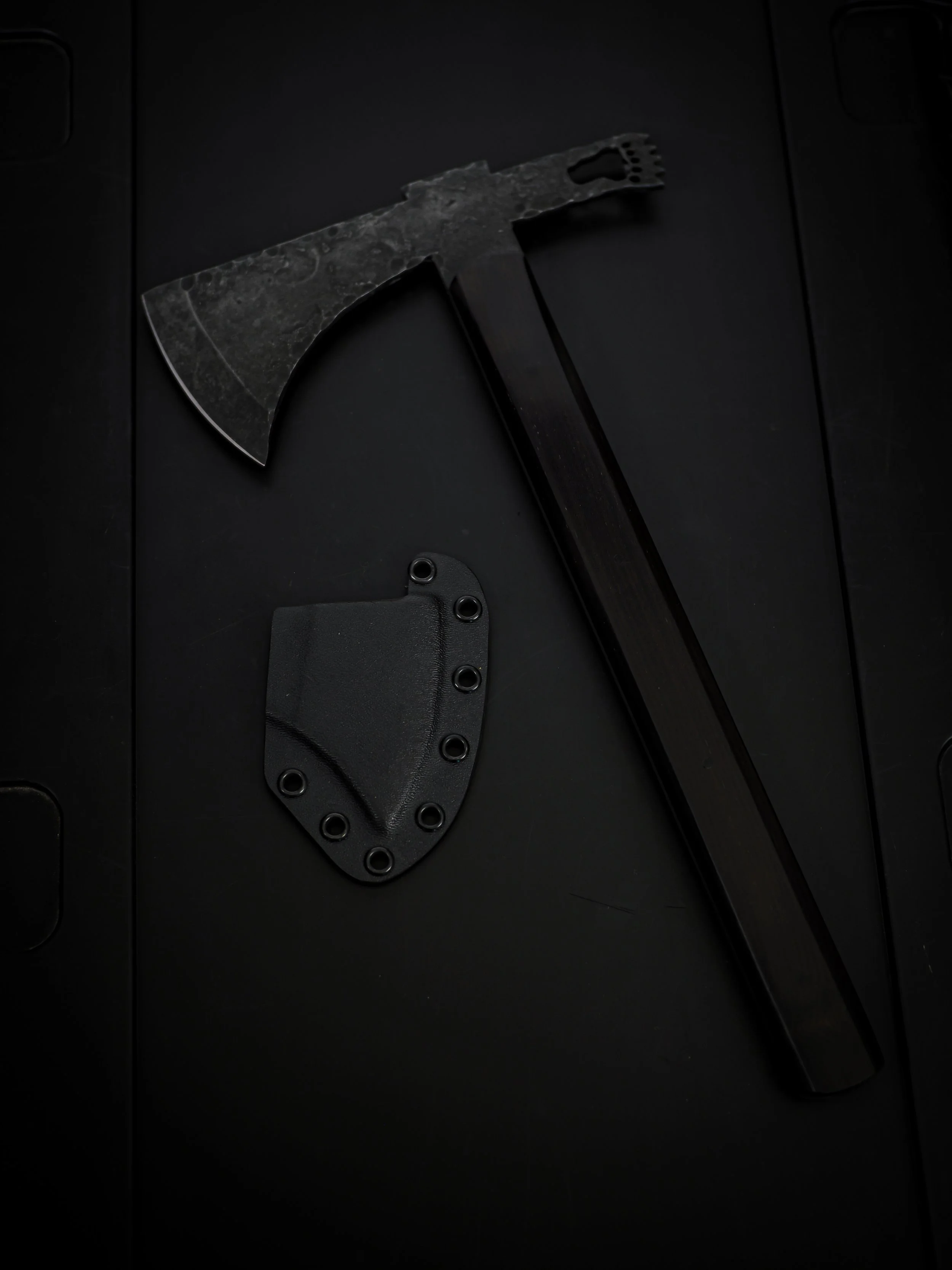 FULL TANG TOMAHAWK