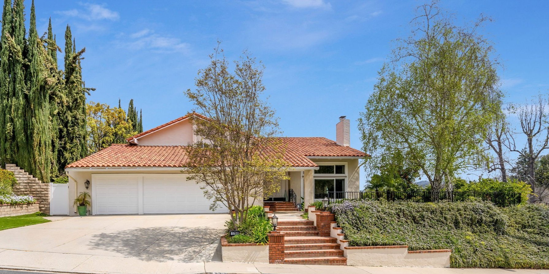 Must-see! Panoramic views, move-in ready. Embrace the vibrant Westlake Village lifestyle!