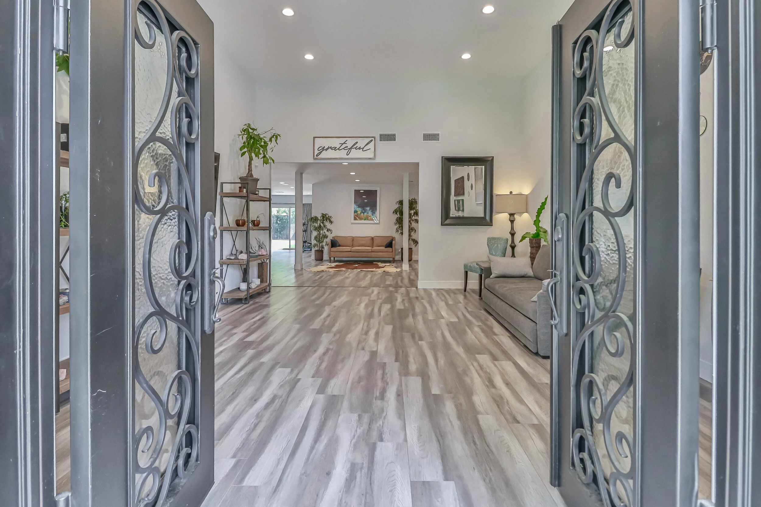 bEntry and Living1.jpg