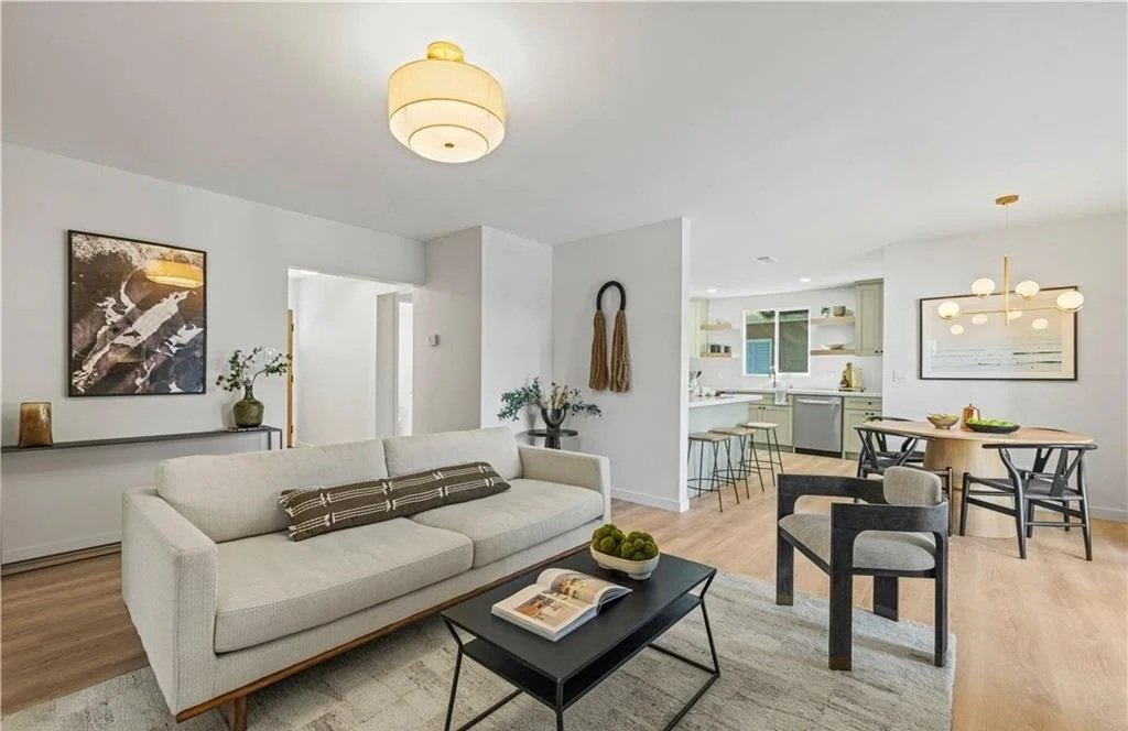 15933 Haynes St, Van Nuys 91406 lr dr k.jpg