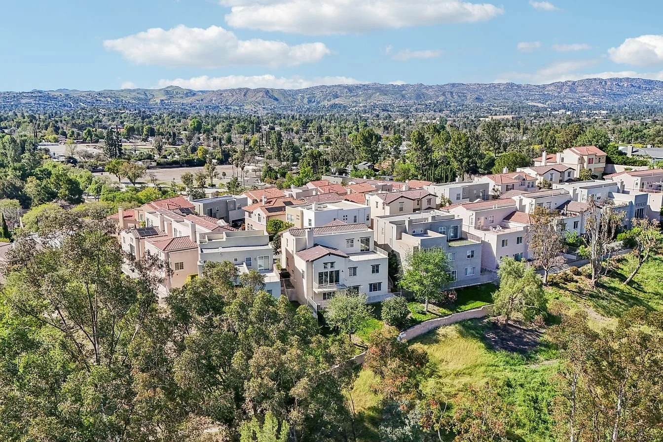 5692 Como Circle, Woodland Hills, CA 91367 Arial.jpg