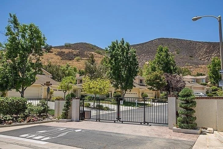 Westlake Village Braemar Townhomes Anna Lanuza 310.295.8807