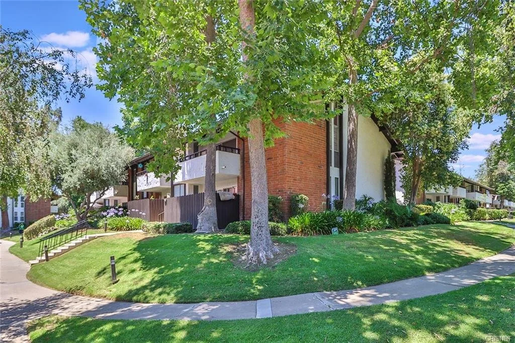 Anna Lanuza Westlake Village 310.295.8807