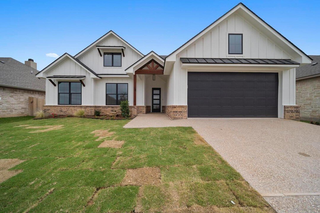 We are absolute suckers for a white modern farmhouse. Check this one out we captured lately!

Do you like white farmhouses? Let us know!

📸 Lone Star Visuals

Photos 📸  3D Tours 📺 Videos 🎥 Custom listing websites 🖥 &amp; So much more all availab