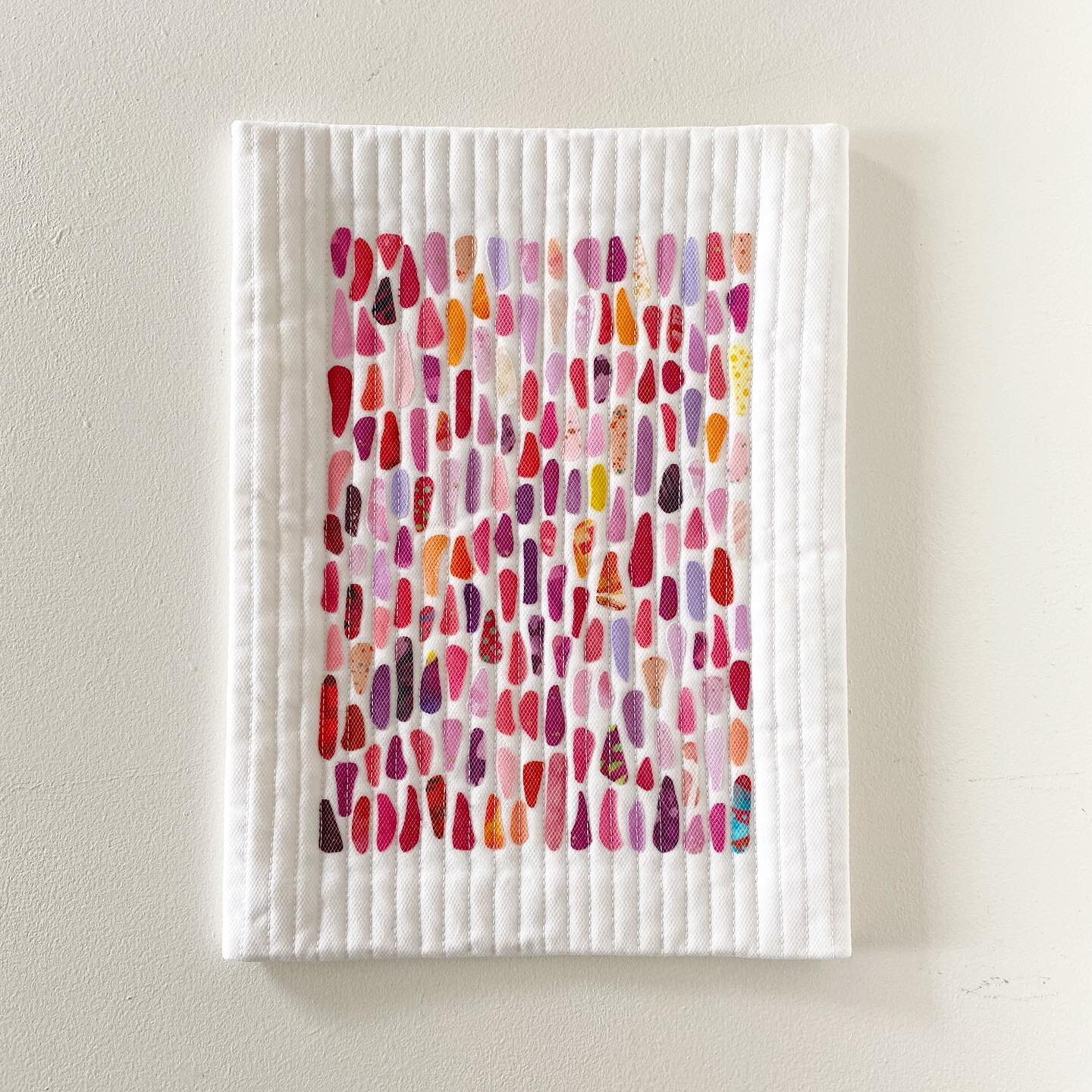 Micro Appliqu&eacute; No. 4⁣
8&rdquo; x 11&rdquo;⁣
⁣
🪸⁣
⁣
This is about as small as I go with appliqu&eacute;. Some of these pieces are 1/4 inch x 1/2 inch. This was made with scraps leftover from seaglass quilts (which are already made from scraps)