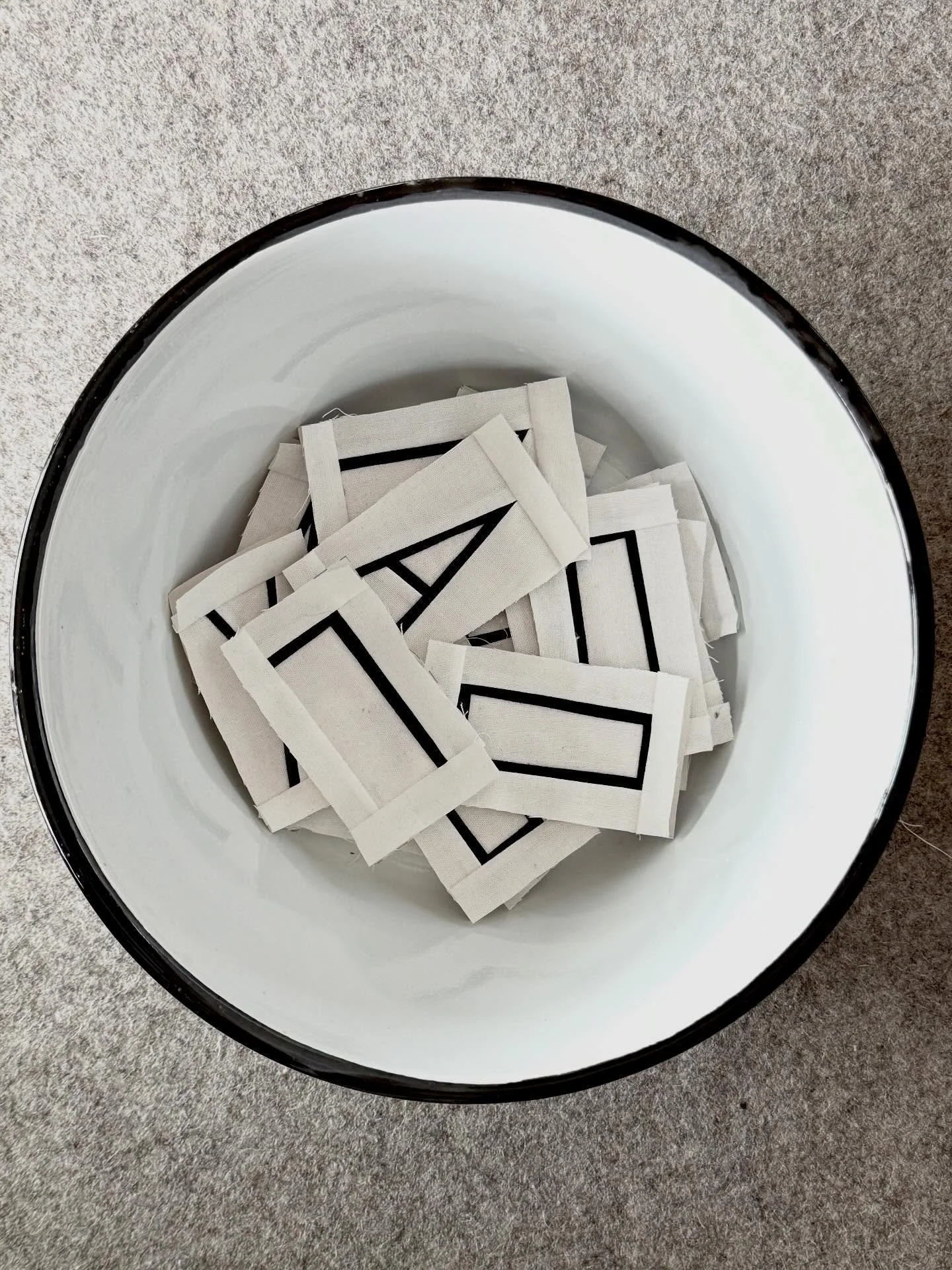 A new project that&rsquo;s been itching to come into existence.

Starting today, one hour in.

FPP alphabet by @carolynfriedlander 

#wordquilt #quilting #quilt #sewing #fabricletters