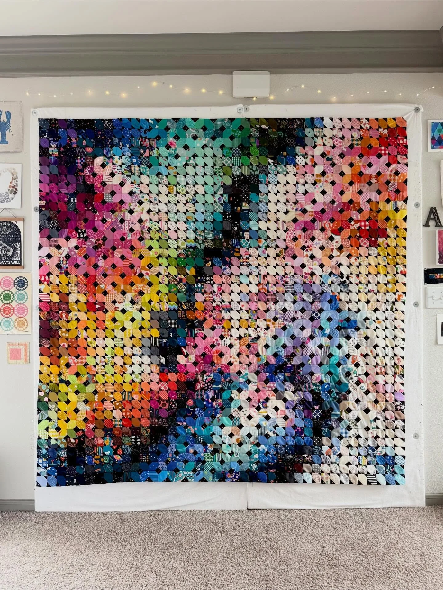 &ldquo;Cosmic Love&rdquo; 
80&rdquo; x 80&rdquo;

All of the 2&rdquo; blocks in this quilt are the same design, but I love how they look so different when some of them are turned in the other direction 😍

Every Scrappy Color Flow quilt I make is uni