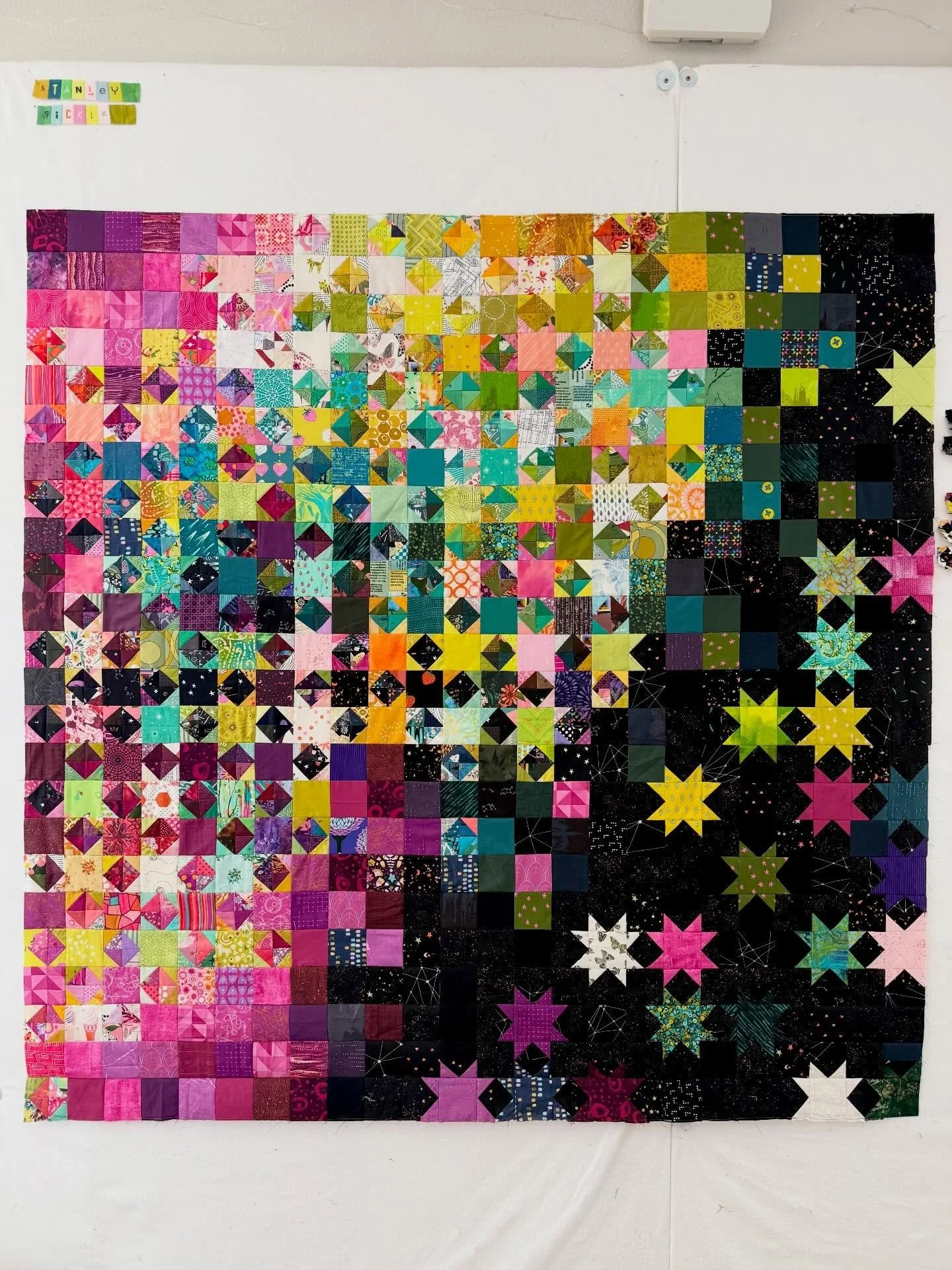 Pieced together! Now I have my design wall back ✨ 

I&rsquo;ve been so eager to lay out this next project! 
Hint about what it will be: 🥒

#scrappyquilting #scrapquilt #quilting #quiltsofinsta #quilter