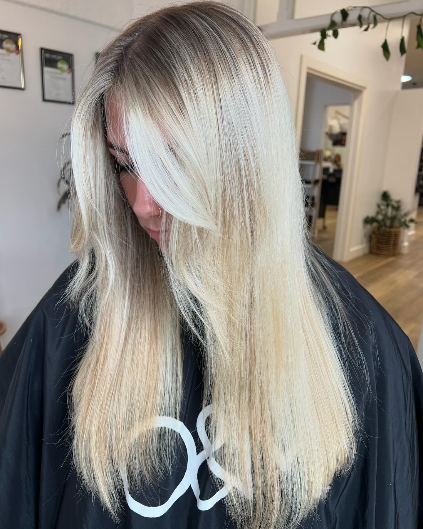 Turning it UP! This epic blonde is becoming a signature of @georgia_jadshairdressers 🔥🔥🔥

Colour 👉🏼 @originalmineral 

Products 👉🏼 @nineyardsaustralia 

#brightblonde #poppingblonde #blondegoals #blondehair #blondespecialist #originalmineral #
