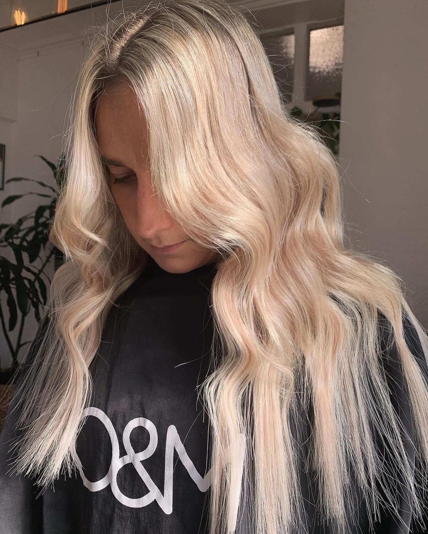 Yes yes and yes 🙌🏻🙌🏻🙌🏻 @aloura_jadshairdressers bringing us the ultimate blonde extension combo today using the colours 'Eve' and 'Koda' 🤍

With just under 100g of 16&quot; wefts Aloura has gone for a one row track to give a fullness to the ha