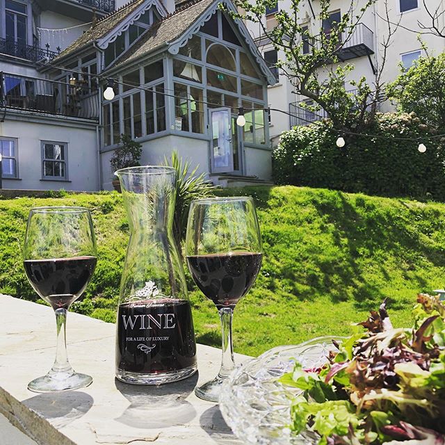 Enjoying a glass of vino in the sunshine at The Habit Ilfracombe #loveilfracombe #familyholidays #bigholidayhouse