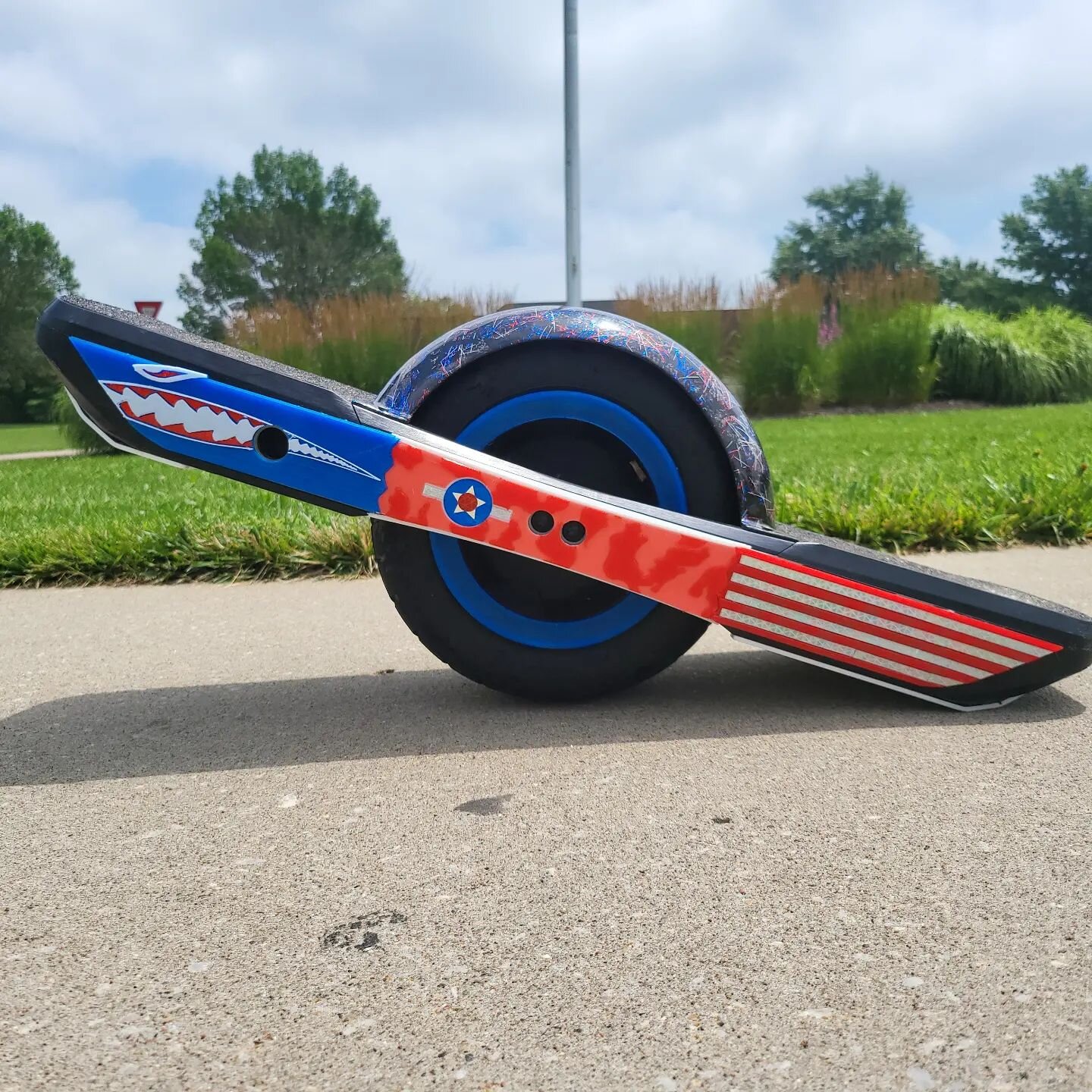 Happy 4th of July from @elitecustomsow 
Warhawk - Patriot 

$10 off all orders this though the 7th

#onewheel #elitecustomsow #shred #USA #warhawk #patriot #onewheelv1 #onewheelplus #onewheelxr #onewheelpint #onewheelpintx #onewheelgt #customonewheel
