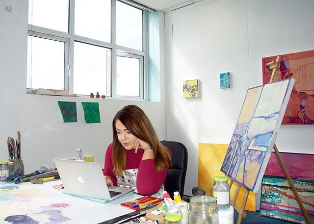 The solitude of the studio 🧚🏼&zwj;♀️ currently working on a new website, and have some nifty limited edition prints on the way 💜 stay tuned! #artist #fineart #painter #abstract #belfastart #ni #colourfield #abstractexpressionism #studio #studiospa