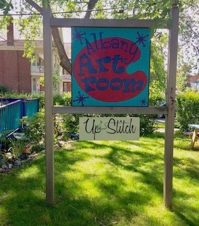Up-Stitsch_sign.jpg