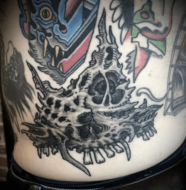 Skin rip with black and grey demon skull.png