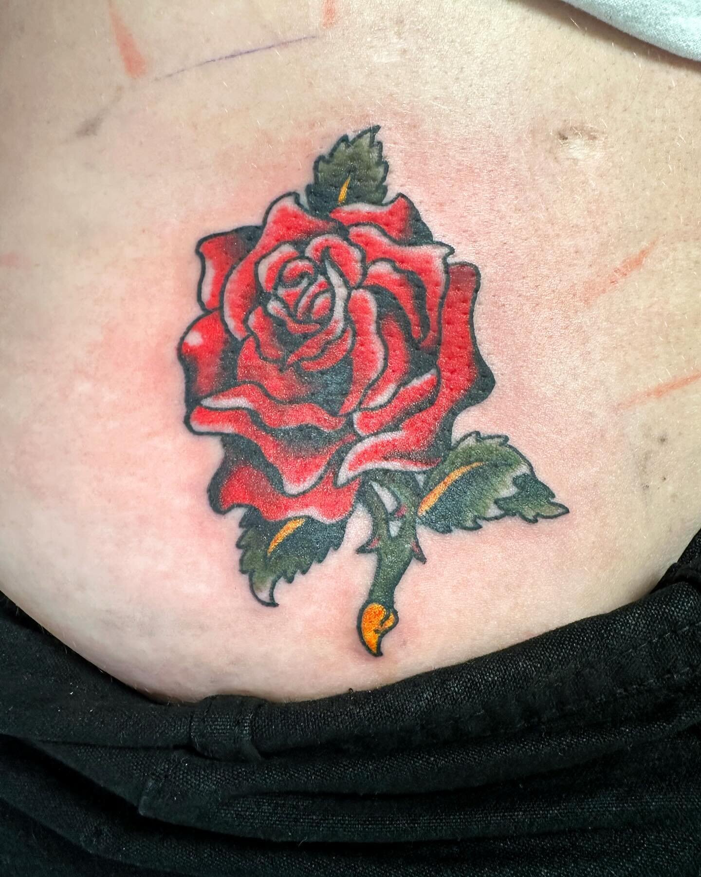 Rose cover up 🌹 
📍Brooklyn, NY - @greenpointtattooco 
To book a tattoo, call the shop or fill out my booking form 🔗 link in bio
.
.
.
.
.
.
.
.
.
.
.
.
.
.
.
#tattooshop #coverup #rosetattoo #rose #coveruptattoo #colortattoos #tattooshop #nyc #bro