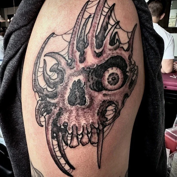 Biomech skull 💀
📍 @greenpointtattooco 
To book, call the shop at (718) 349-2025 or fill out the booking form in my bio.
.
.
.
.
.
.
.
.
.
#biomech #skulltattoo #blackandgrey #johnreardontattoos #blackwork #greenpointtattooco #nyctattoos #tattoos #t