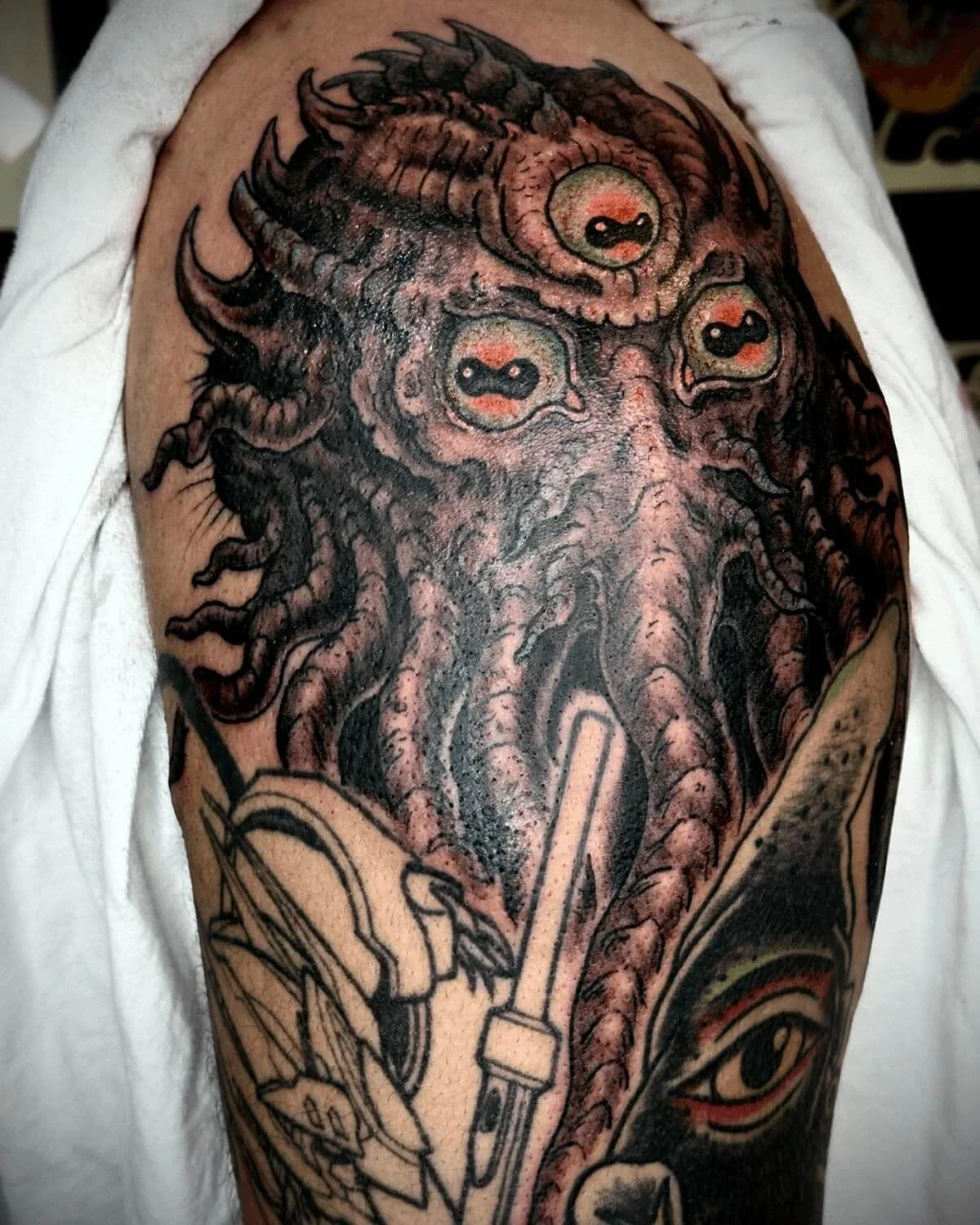 Side view of a color alien ciomech octopus.