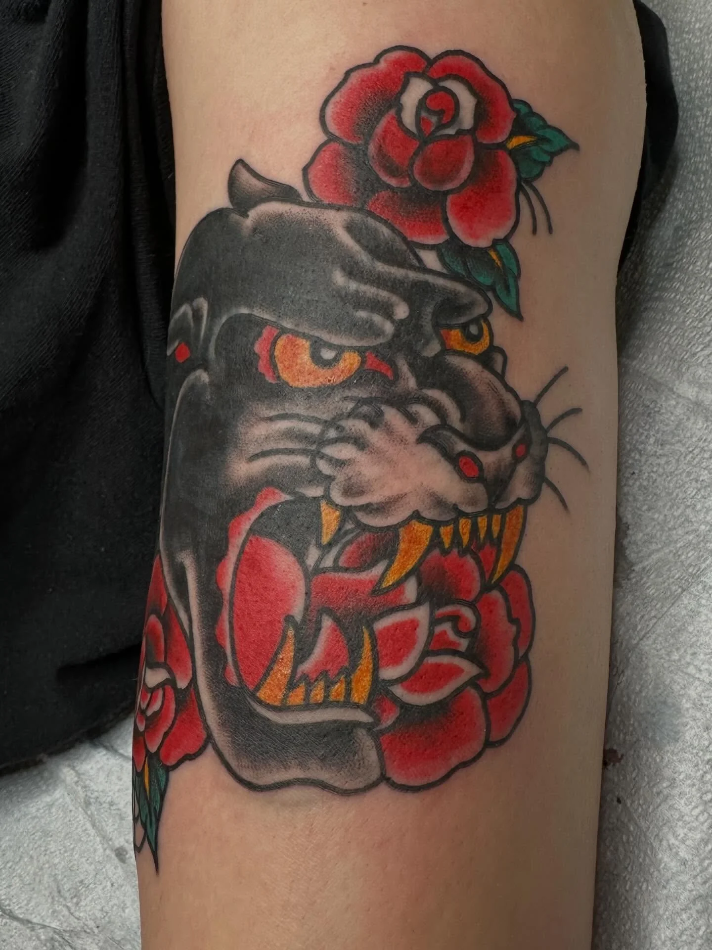 Cover-up done at @hudson_river_tattoo 👉 Swipe to see what we covered up. 

Booking tattoos for @greenpointtattooco and @hudson_river_tattoo . Call either shop to book or send me an email. 

#tattoos #coveruptattoos #coverups #traditionaltattoos #nyt