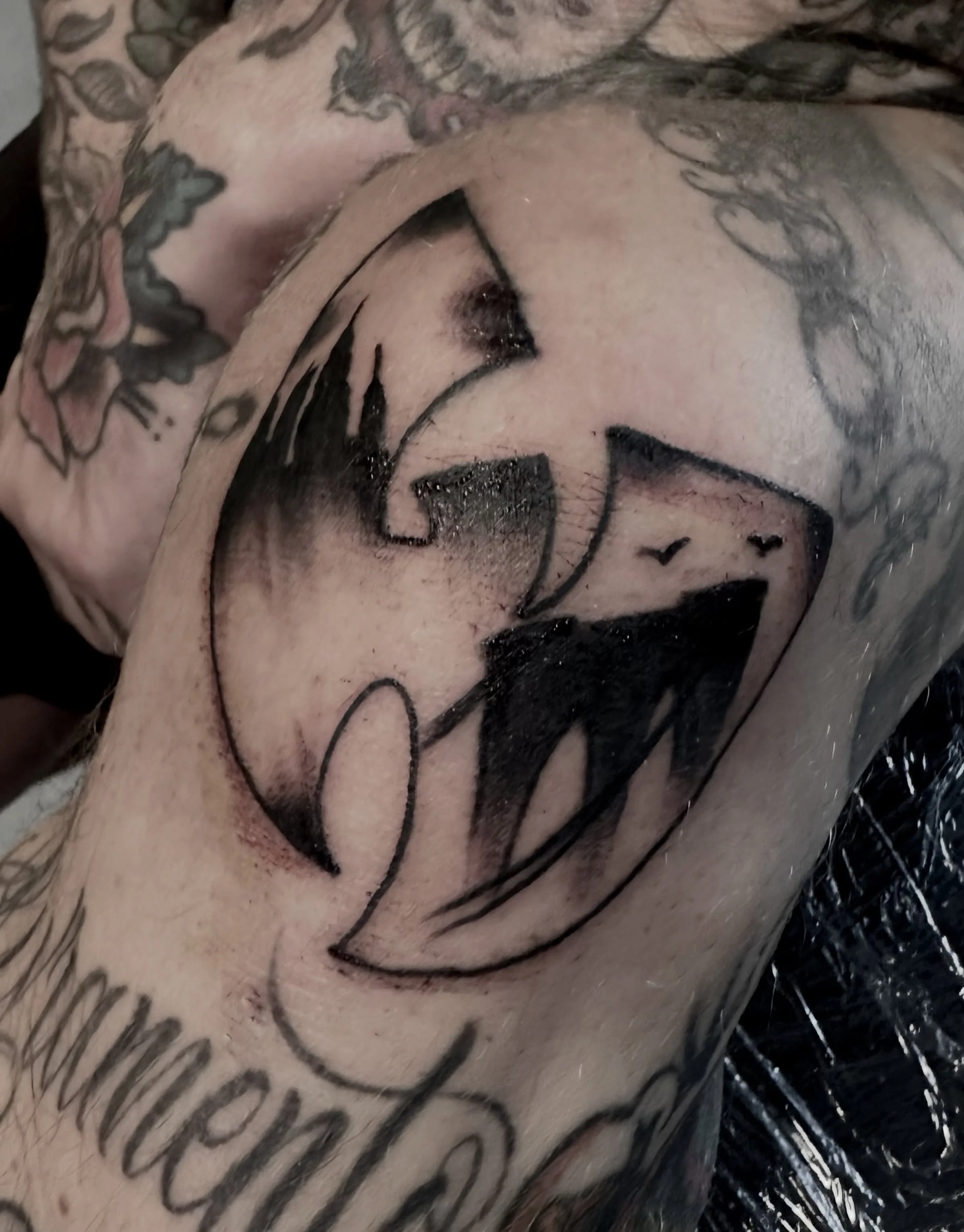 Tattooed in Copenhagen at @lefixtattoo 
Currently booking for @greenpointtattooco , call the shop or click the link in my bio to book. 

#wutang #tattoo #tattooartists #johnreardontattoos
