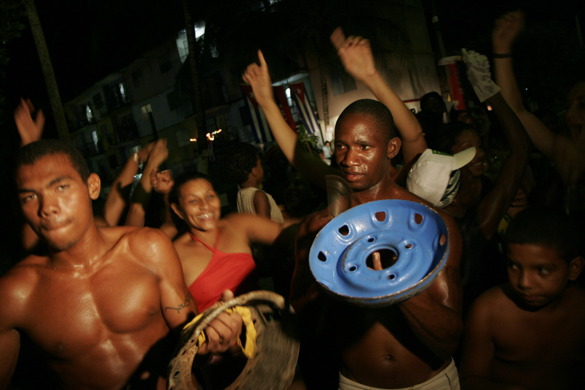  Cubans dance to a conga as celebrating a CDr anniversary, 2007. 