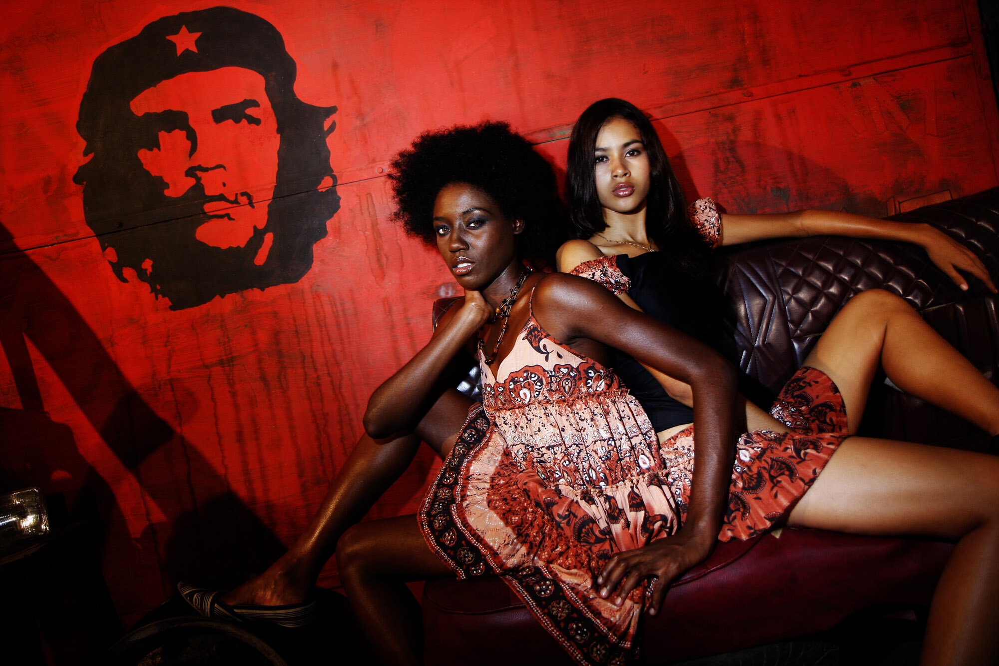  Cuban models of the KINGS OF SALSA, a show by british theater producer Jon Lee, pose during a photoshoot in a garage against the backdrop of the Che Guevara image, 2007. 